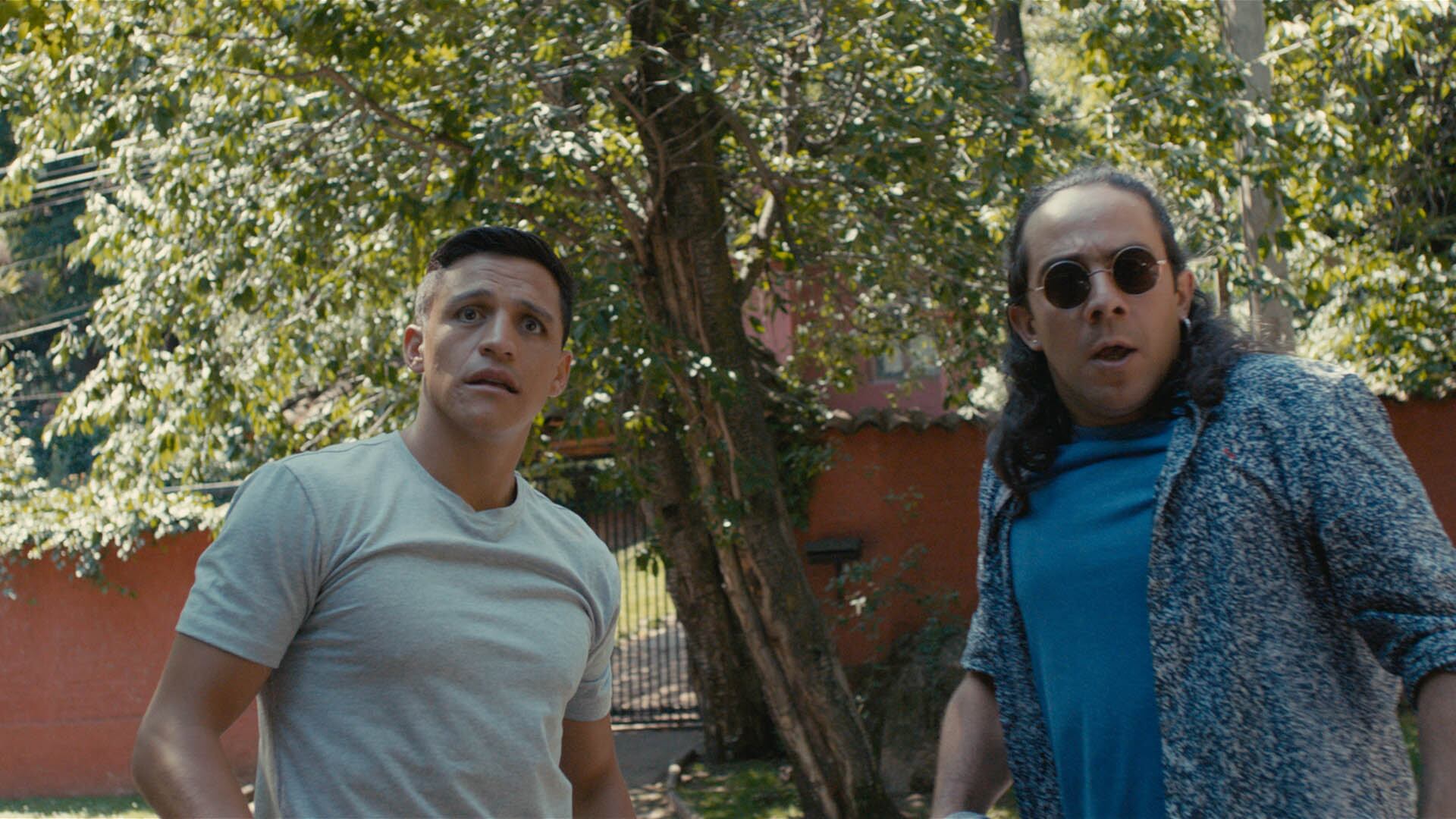 Una de las escenas de «Mi amigo Alexis» con el propio futbolista. Foto: Fábula – Canal 13