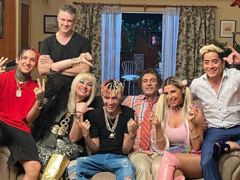 ¿Será el pololo de la Titi? Marcianeke participa en las grabaciones de «Casado con hijos»