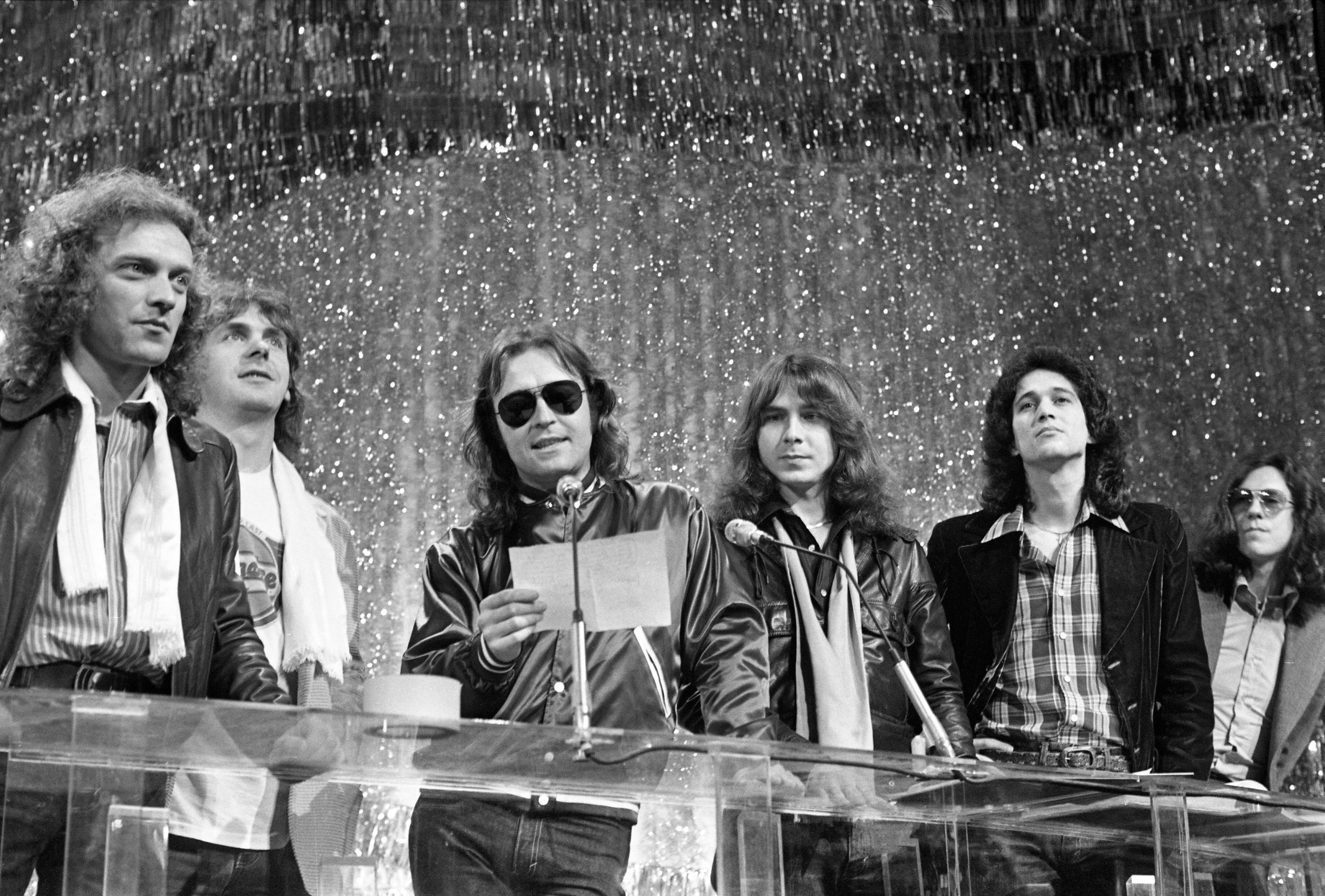 Lou Gramm, Ian MacDonald, Mike Jones, Al Greenwood, Ed Gagliardi y Dennis Elliott / Getty Images