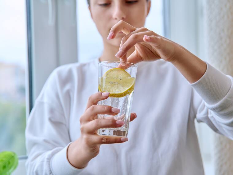 El gran error sobre el agua con limón: ¿es realmente tan saludable como dicen?