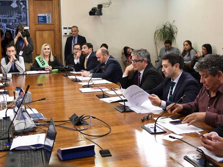 Sexto retiro: comisión de la Cámara rechaza idea de legislar y emana informe negativo a la Sala