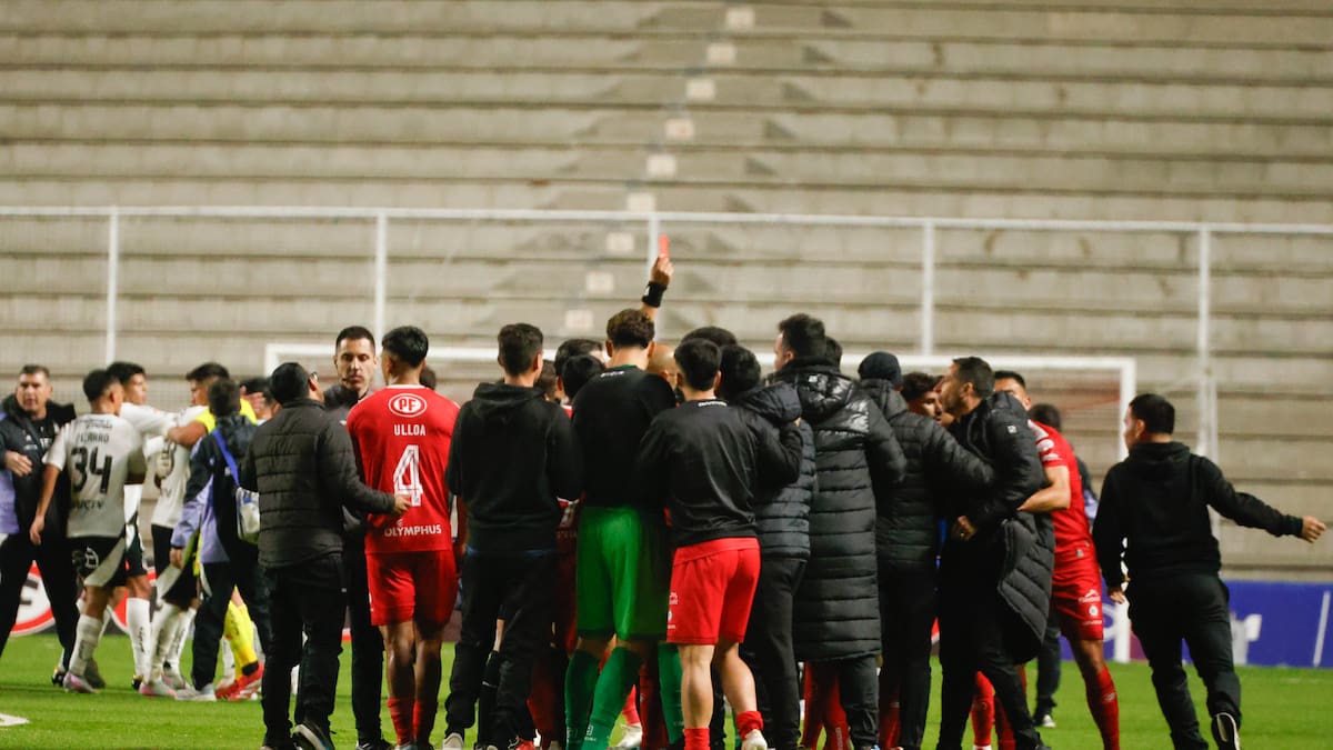 En La Calera reclaman errores arbitrales tras caer ante Colo Colo: “Sabíamos que esto podía pasar”