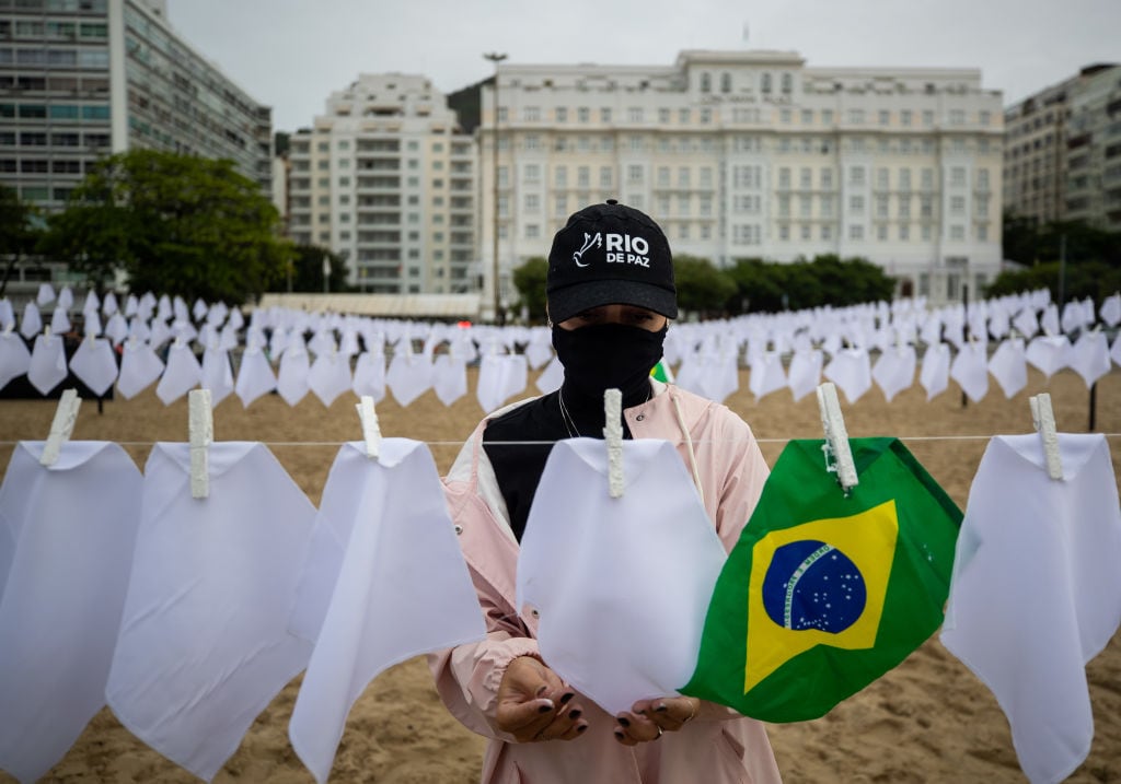 Homenaje a las más de 600 mil víctimas del Covid-19 en Río de Janeiro