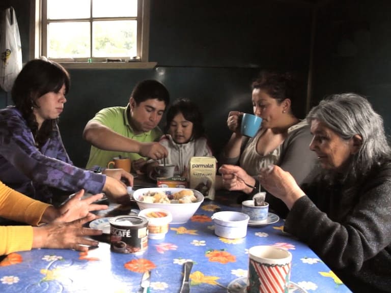 ¿Cuál es el origen del término “tomar once” en Chile?