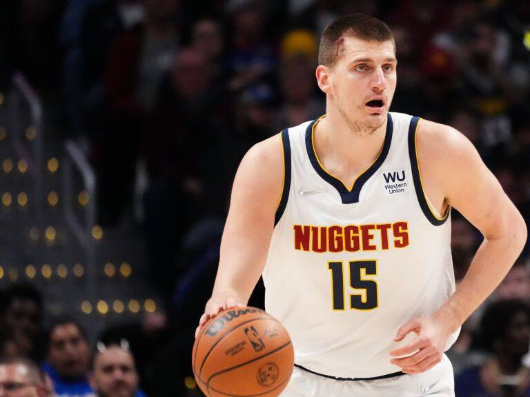 NBA: Nikola Jokic renueva con los Nuggets y firma el mejor contrato de la historia