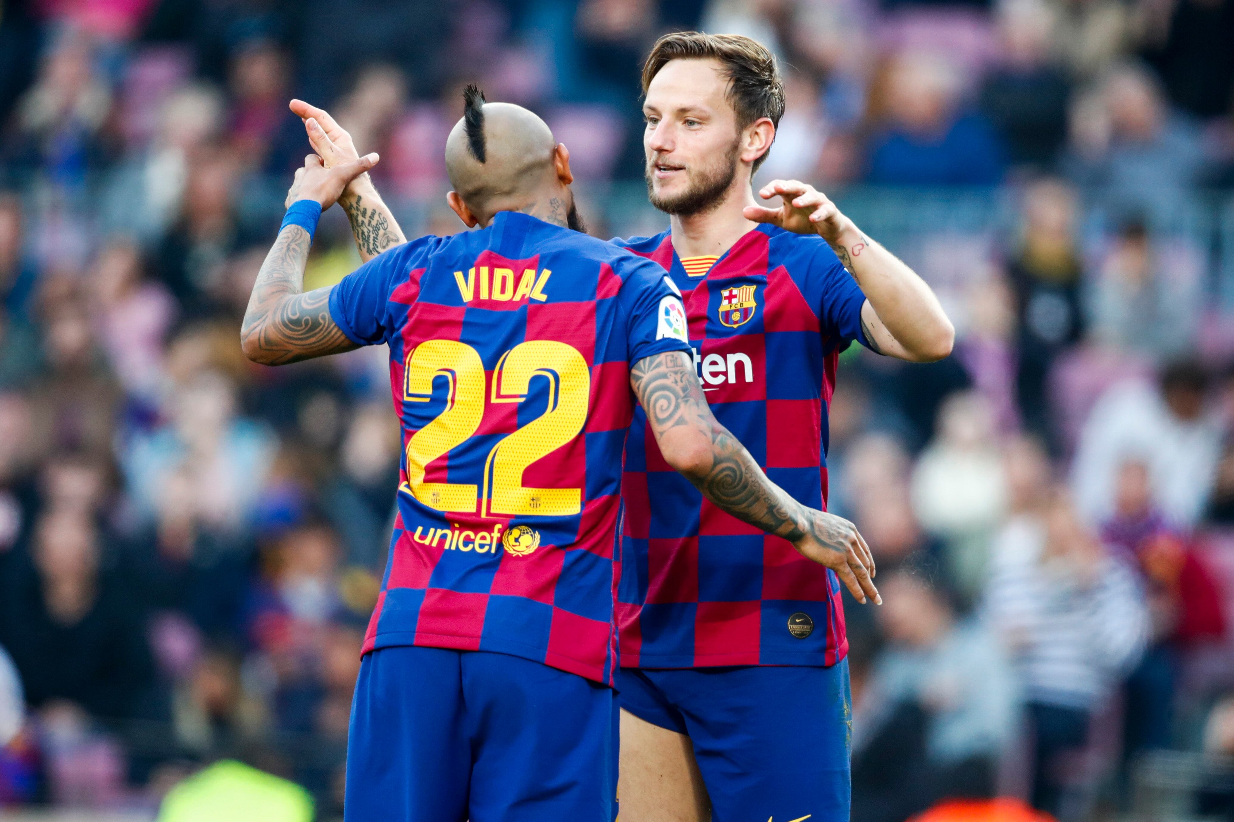 BARCELONA, SPAIN - FEBRUARY 22: (L-R) Arturo Vidal of FC Barcelona, Ivan Rakitic of FC Barcelona during the La Liga Santander match between FC Barcelona v Eibar at the Camp Nou on February 22, 2020 in Barcelona Spain (Photo by David S. Bustamante/Soccrates/Getty Images)