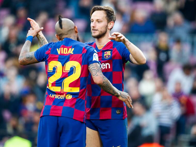 BARCELONA, SPAIN - FEBRUARY 22: (L-R) Arturo Vidal of FC Barcelona, Ivan Rakitic of FC Barcelona during the La Liga Santander match between FC Barcelona v Eibar at the Camp Nou on February 22, 2020 in Barcelona Spain (Photo by David S. Bustamante/Soccrates/Getty Images)