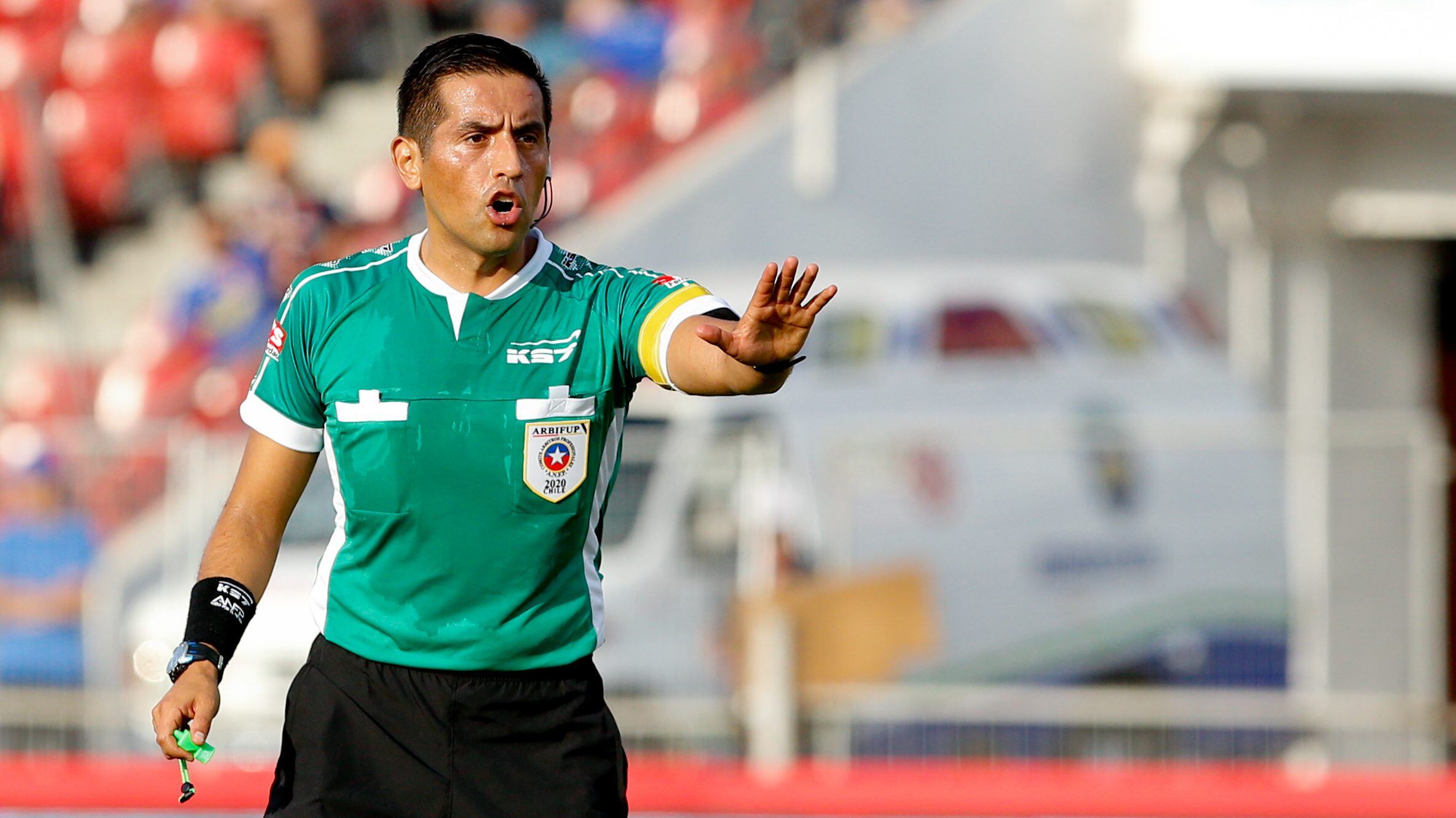 5 de Marzo del 2020/SantiagoEl Arbitro Francisco Gilabert ,durante el partido valido por la Séptima fecha del Campeonato Nacional AFP PlanVital 2020, entre Universidad de Chile vs Everton, disputado en el Estadio Santa Laura.
FOTO:FRANCISCO LONGA/AGENCIAUNO