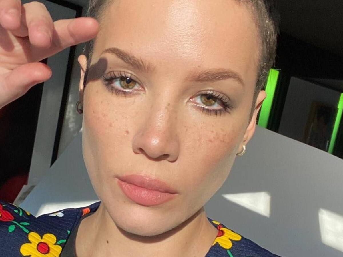 «Sorpresa»: Halsey anunció que está esperando un bebé con fotos de un avanzado embarazo