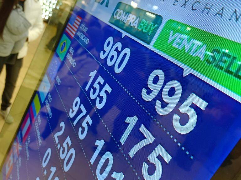 Economista Alejandro Alarcón sobre el futuro del dólar: «No es posible cambiar su trayectoria»