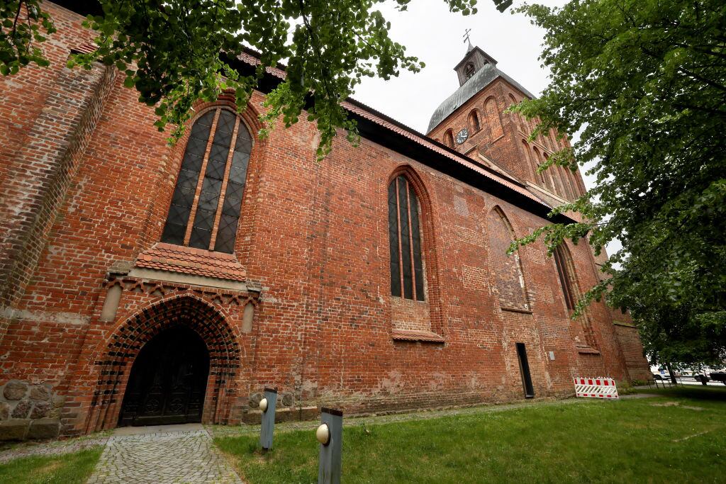 La iglesia católica Saint Mary's Church en Ribnitz de Alemania