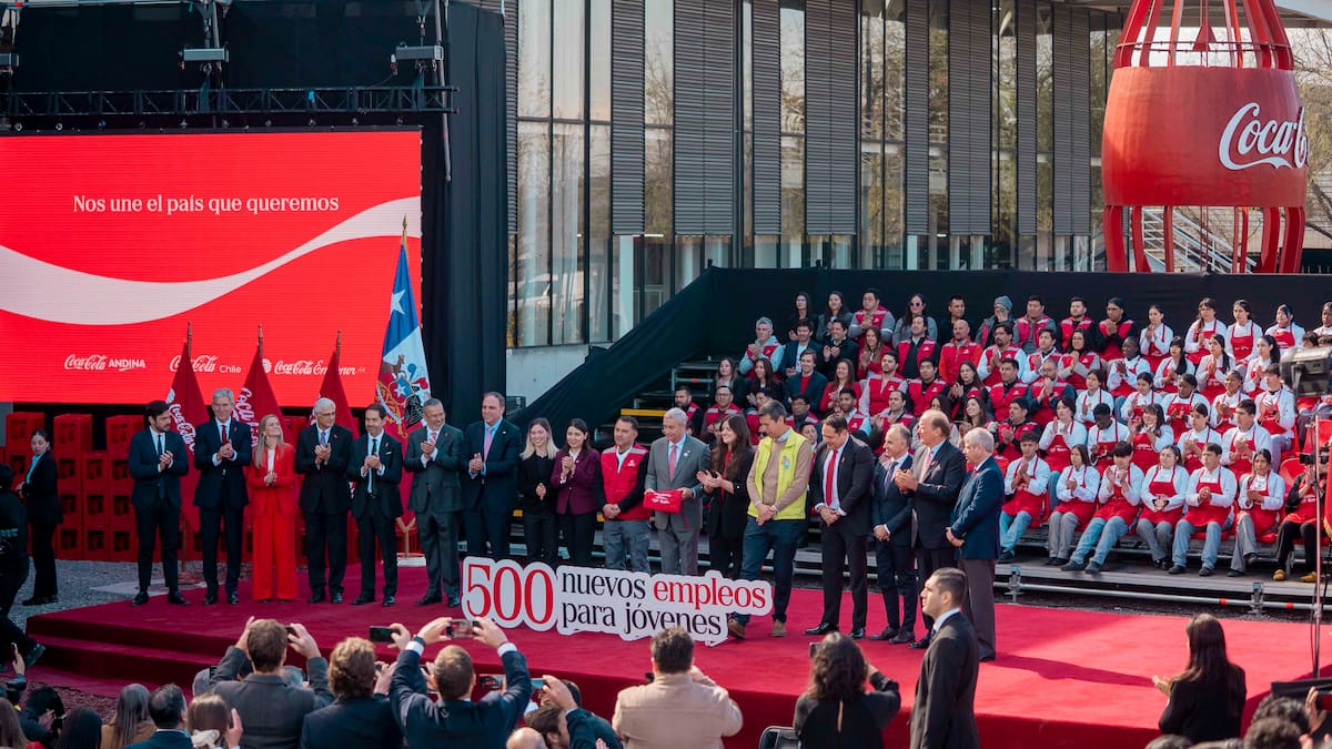 Presidente Kast encabeza anuncio de Coca-Cola por más de $720 mil millones de inversión al 2030 y la creación de 500 puestos de trabajo para jóvenes