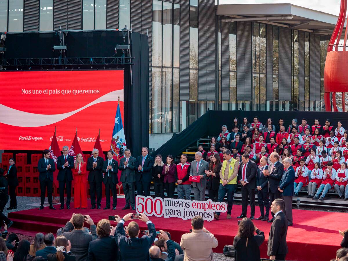 Presidente Kast encabeza anuncio de Coca-Cola por más de $720 mil millones de inversión al 2030 y la creación de 500 puestos de trabajo para jóvenes