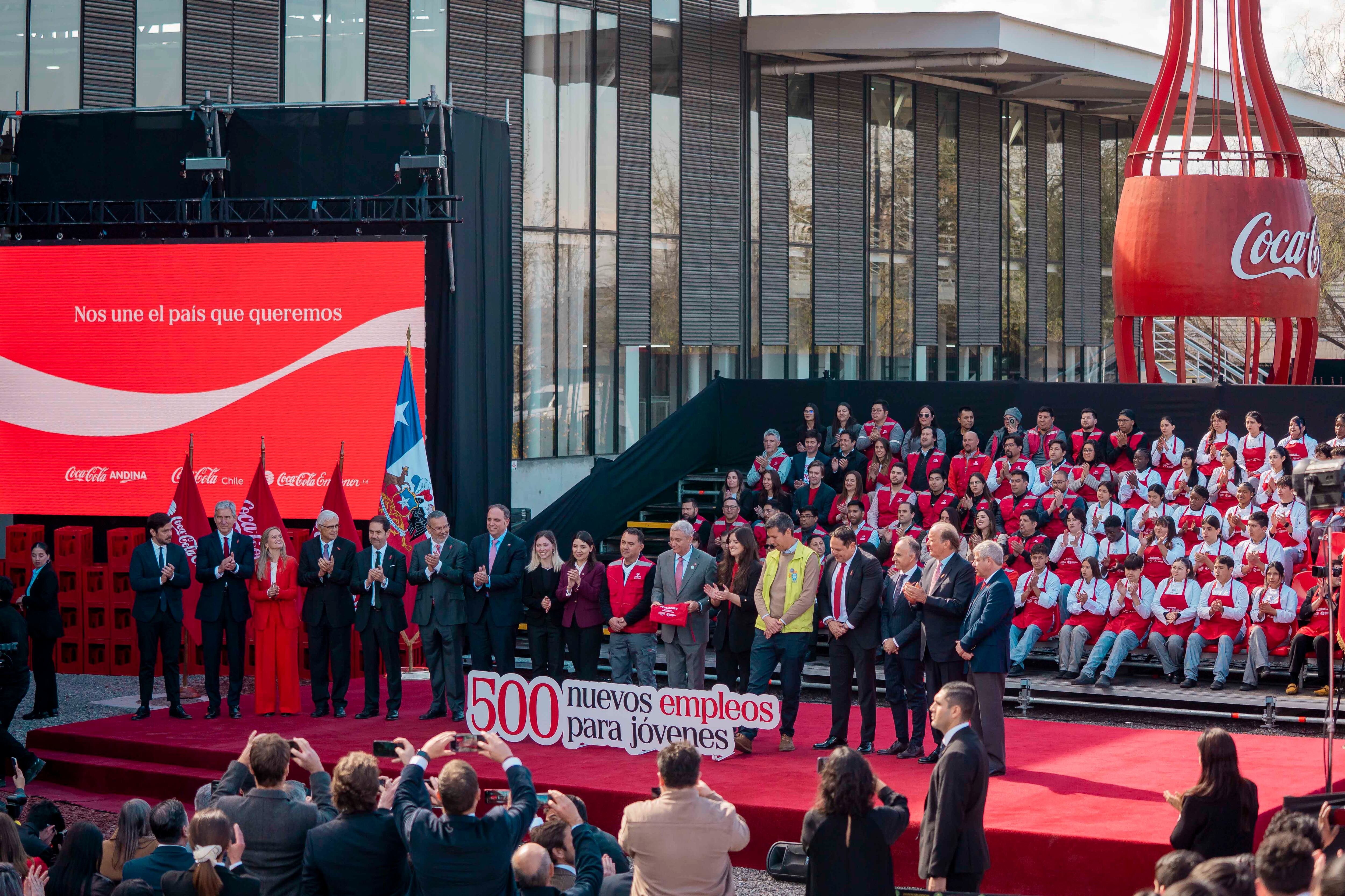 Presidente Kast encabeza anuncio de Coca-Cola por más de $720 mil millones de inversión al 2030 y la creación de 500 puestos de trabajo para jóvenes