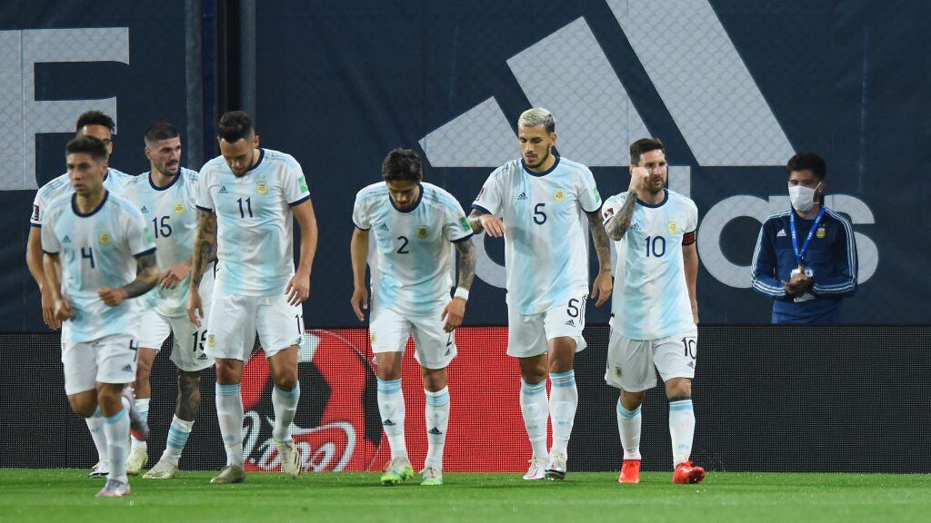 BUENOS AIRES, ARGENTINA - OCTOBER 08: Lionel Messi of Argentina celebrates with teammates after scoring the opening goal of his team match between Argentina and Ecuador as part of South American Qualifiers for Qatar 2022 at Estadio Alberto J. Armando on October 08, 2020 in Buenos Aires, Argentina. (Photo by Marcelo Endelli/Getty Images)