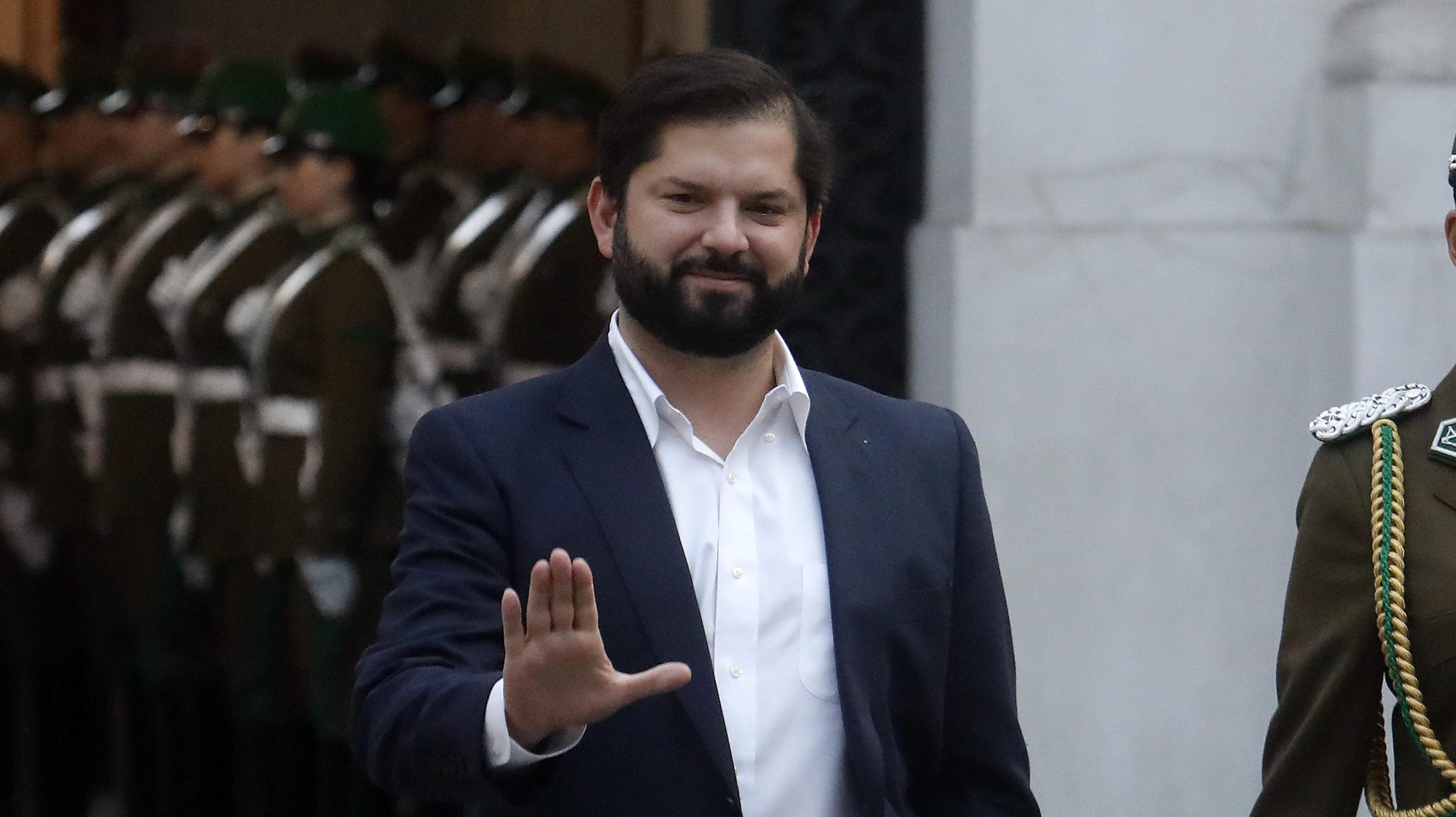 02 de Mayo de 2022/SANTIAGOEl Presidente de La Republica,Gabriel Boric Font, recibe honores de la guardia del Palacio de La Moneda.
FOTO:CRISTOBAL ESCOBAR/AGENCIAUNO