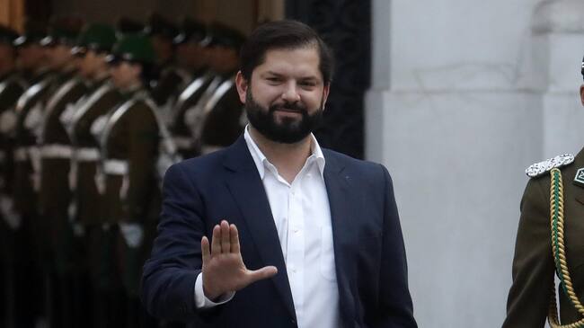 02 de Mayo de 2022/SANTIAGOEl Presidente de La Republica,Gabriel Boric Font, recibe honores de la guardia del Palacio de La Moneda.
FOTO:CRISTOBAL ESCOBAR/AGENCIAUNO