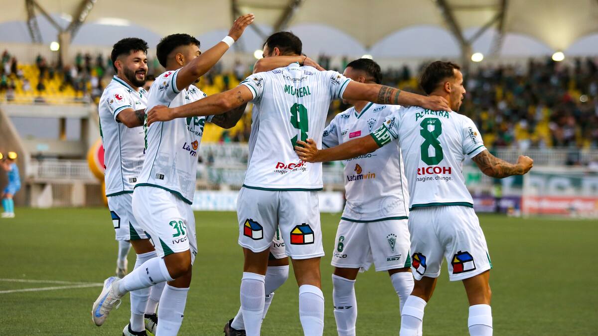 Con postulación al Puskás incluida: Santiago Wanderers goleó a Deportes Antofagasta y es el líder de la Primera B 2025