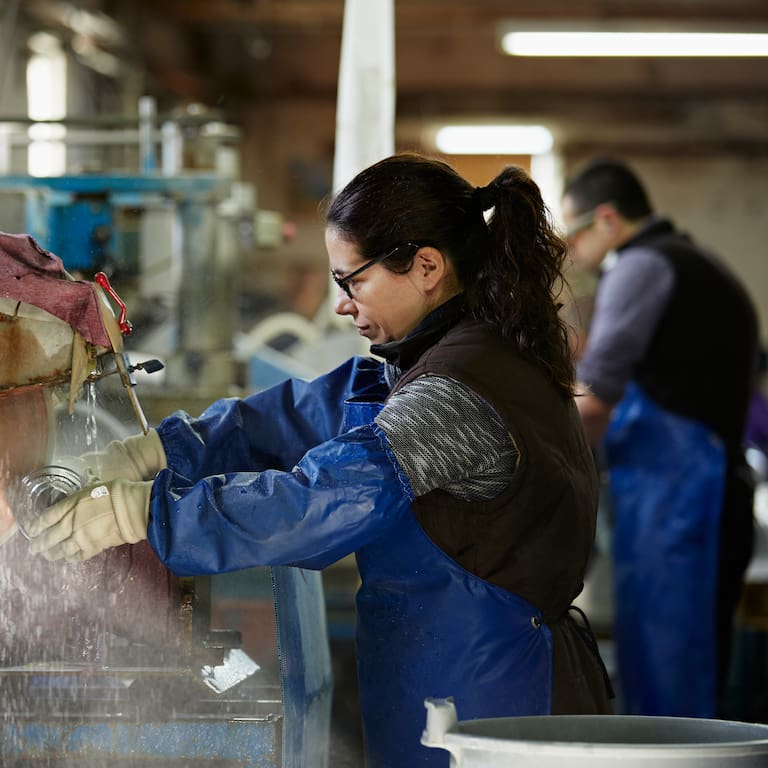 La tasa de desocupación nacional subió a 8,9% en trimestre enero – marzo: mujeres rompen preocupante barrera