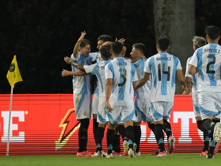 Con un exjugador de La Roja incluido, pero sin Mastantuono ni Echeverri: la nómina de Argentina para jugar el Mundial Sub 20 en Chile