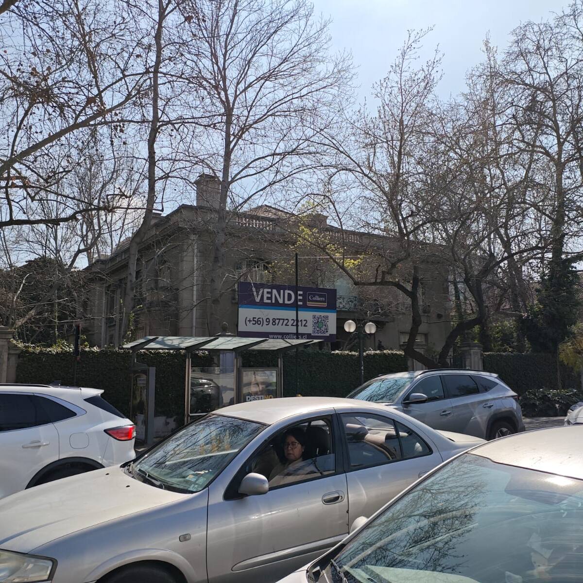 Vecinos en pie de guerra por posible demolición de histórica casa de Pedro de Valdivia: “Va a quedar igual que Irarrázaval”