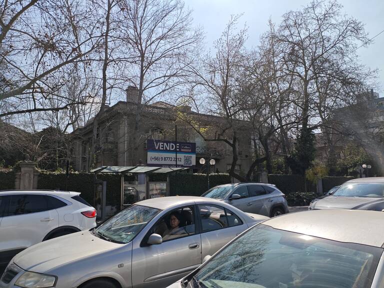 Vecinos en pie de guerra por posible demolición de histórica casa de Pedro de Valdivia: “Va a quedar igual que Irarrázaval”