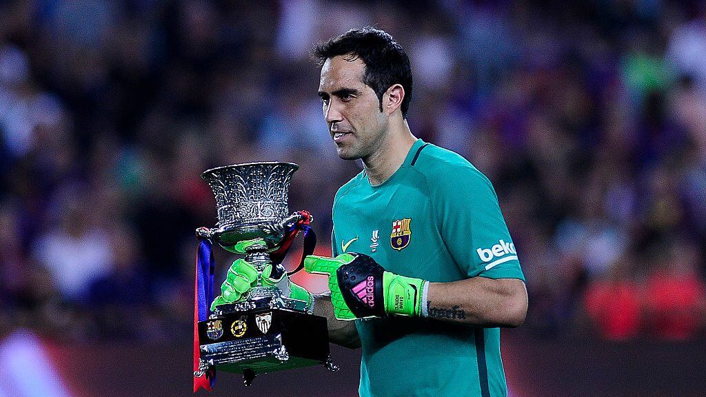 BARCELONA, SPAIN - AUGUST 17: The F.C.Barcelona goalkeeper, Claudio Bravo, posing with the cup, before the F.C.Barcelona vs Sevilla F.C., Spanish Super Cup match, at Nou Camp, on August 17, 2016 in Barcelona, Spain. (Photo by Joan Cros Garcia/Corbis via Getty Images)"n