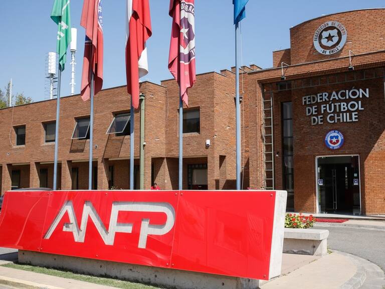 ¡Vuelve el bendito fútbol chileno! ANFP y Sifup llegan a acuerdo para terminar el paro