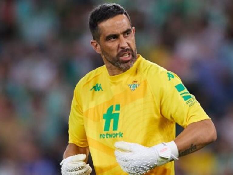 Un 63% de los hinchas del Betis desea que Claudio Bravo continúe en el equipo sevillano