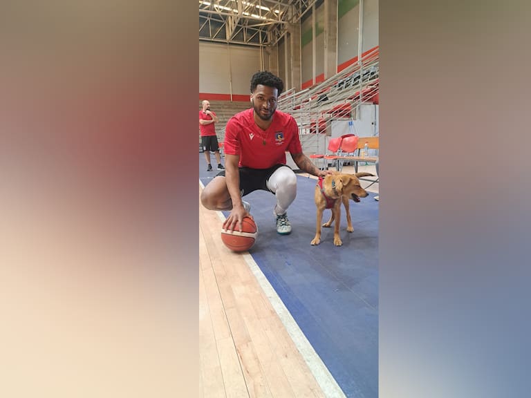 La “aperrada” historia de uno de los refuerzos extranjeros del equipo de básquetbol de Colo Colo