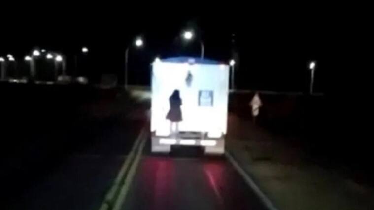 Mujer fantasma en camión