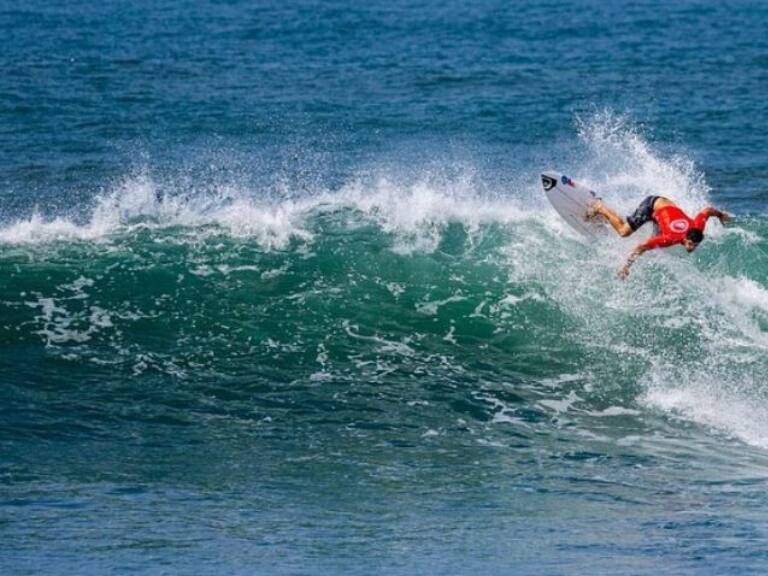 Federación Chilena de Surf oficializa nominados para competir en Santiago 2023