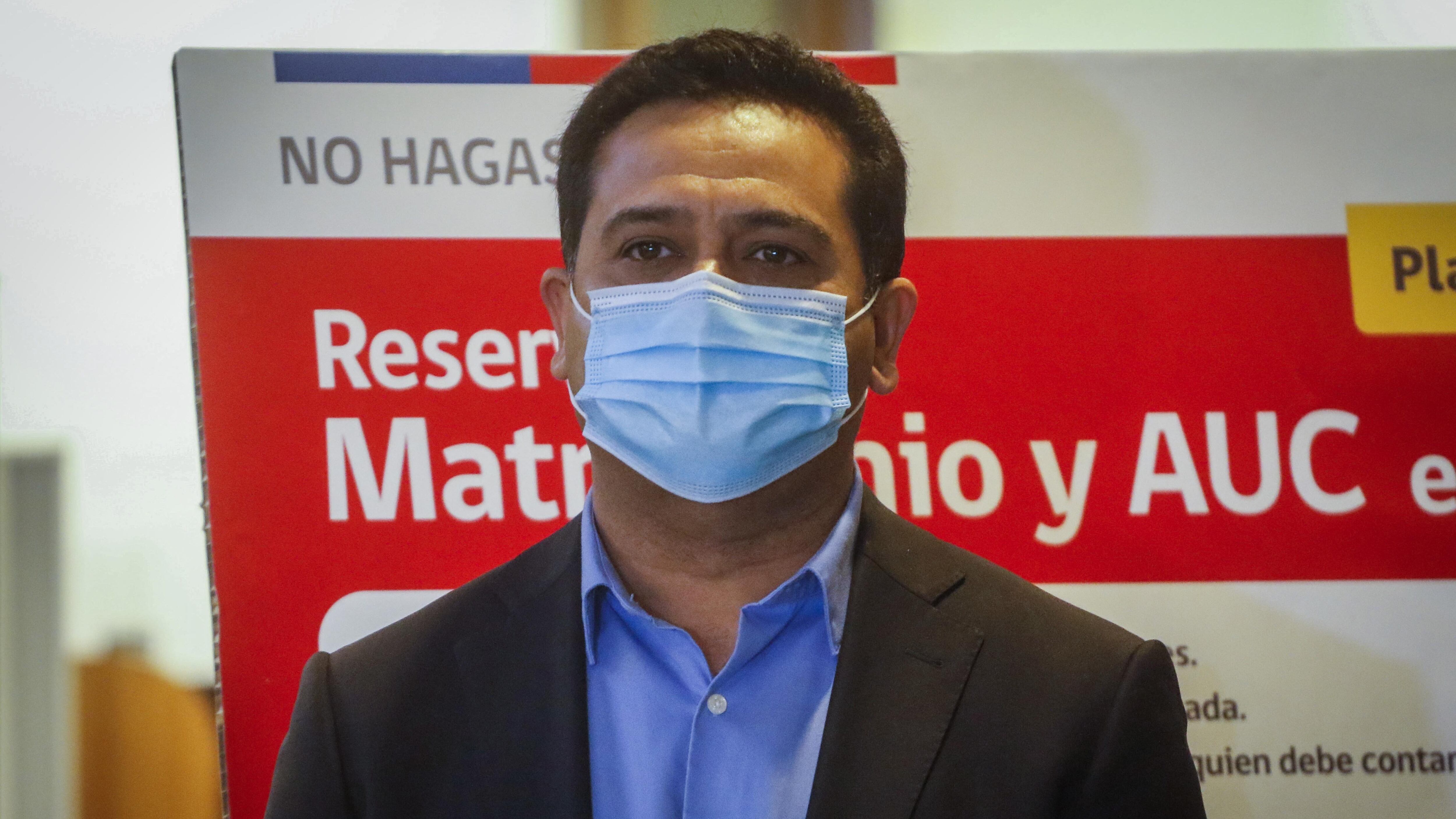31 de marzo del 2021/SANTIAGOEl director nacional (s) del Registro Civil, Sergio Mierzejewski, anuncian un plan piloto en la Región Metropolitana, que consiste en un nuevo sistema de agendamiento en línea, que permitirá renovar cédula, pasaporte y agendar matrimonio, sin tener que realizar filas en el Registro Civil.
FOTO: SEBASTIAN BELTRAN GAETE/AGENCIAUNO