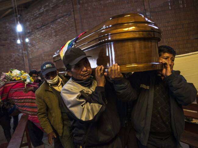 El funeral de una víctima de la represión en El Alto durante 2019