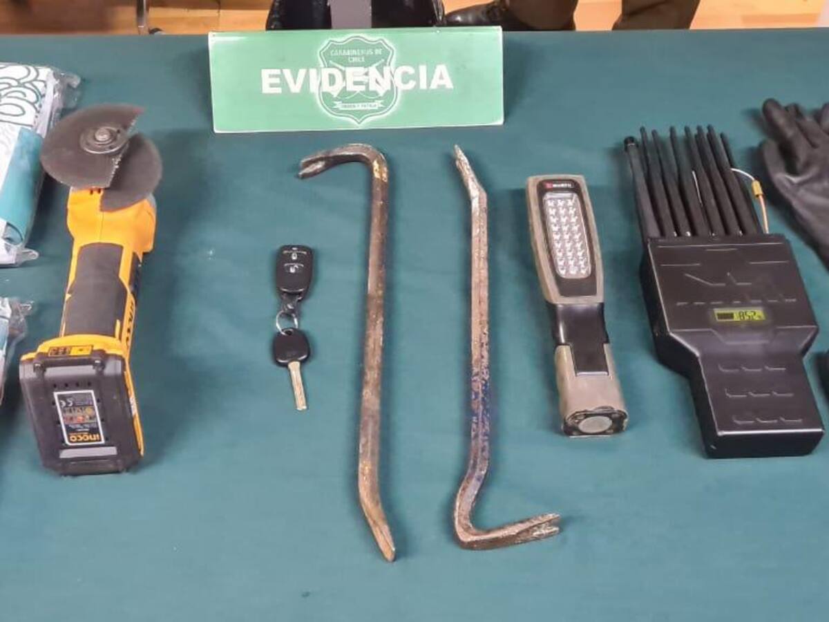 Robo en tienda de textiles en Providencia terminó con cuatro detenidos