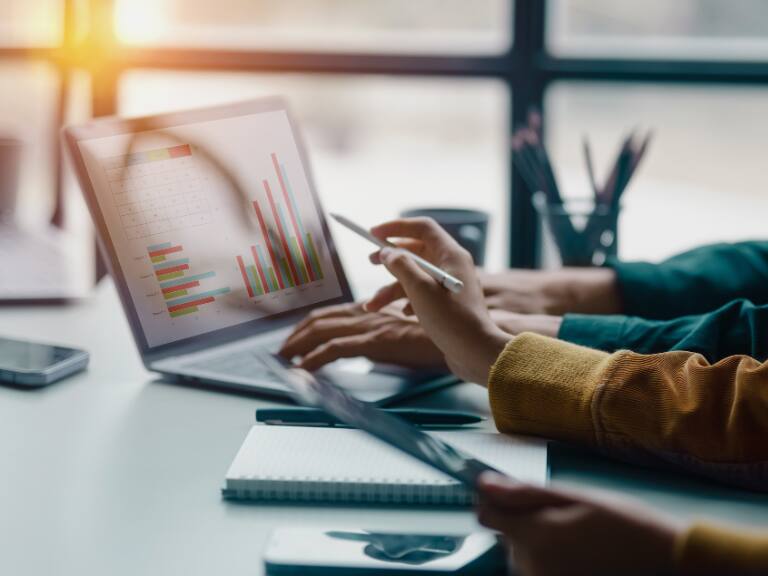 Este es el sueldo que quieren ganar los chilenos cuando postulan a un trabajo, según un nuevo estudio