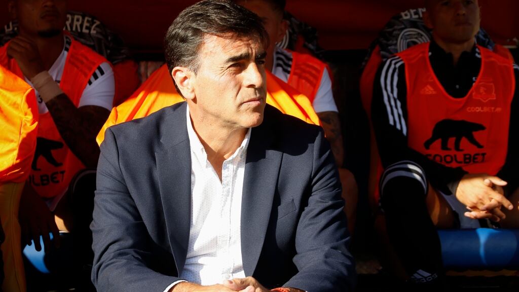 Gustavo Quinteros es suspendido por dos fechas tras sus críticas al arbitraje