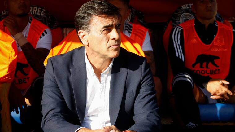 Gustavo Quinteros es suspendido por dos fechas tras sus críticas al arbitraje