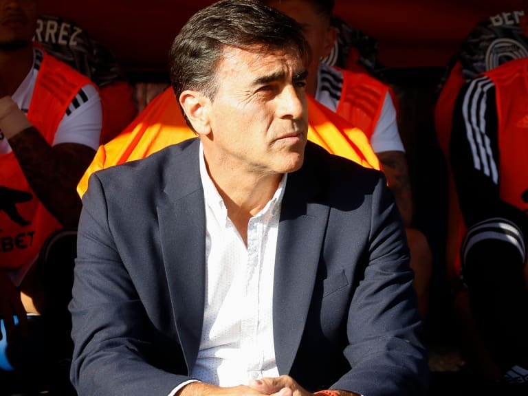 Gustavo Quinteros es suspendido por dos fechas tras sus críticas al arbitraje