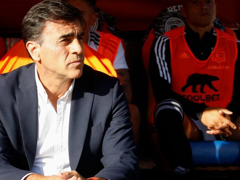 Gustavo Quinteros es suspendido por dos fechas tras sus críticas al arbitraje