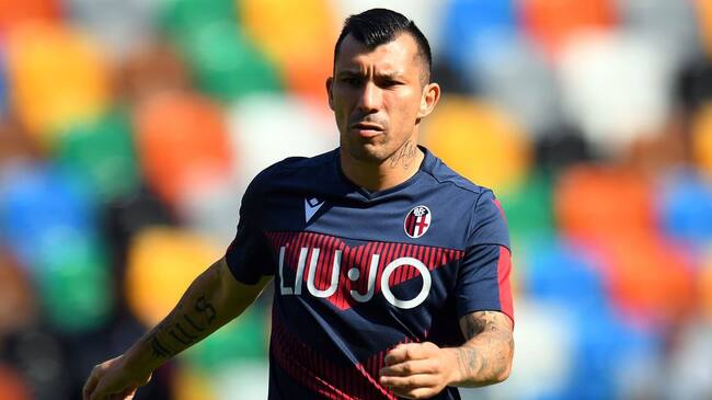 UDINE, ITALY - SEPTEMBER 29: Gary Medel of Bologna FC line up during the Serie A match between Udinese Calcio and Bologna FC at Stadio Friuli on September 29, 2019 in Udine, Italy. (Photo by Alessandro Sabattini/Getty Images)
