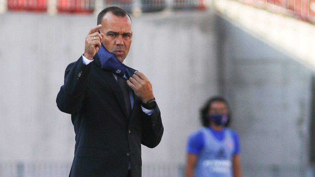 13 DE FEBRERO DE 2021/SANTIAGOEl Director Tcnico de Universidad de Chile, Rafael Dudamel (i), durante el partido valido por trigsima cuarta fecha del Campeonato Nacional AFP PlanVital 2020, entre Universidad de Chile y Deportes Antofagasta, disputado en el Estadio Nacional.
FOTO: SEBASTIAN ORIA/AGENCIAUNO