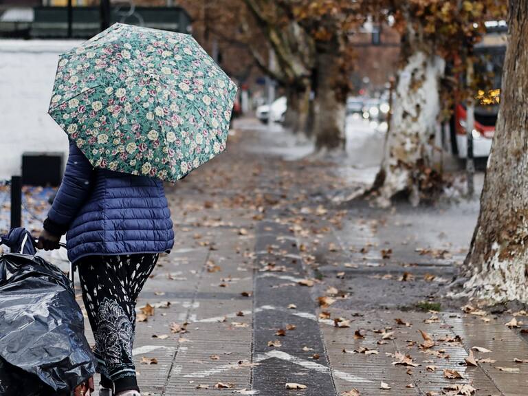 Lluvias en Santiago: Director Regional de Onemi adelantó que se mantendrán durante la madrugada de este domingo