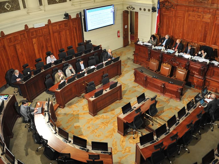 Agencia Uno | Imagen de archivo de la ministra del Trabajo, Jeannette Jara, en la Comisión de Trabajo y Previsión Social del Senado