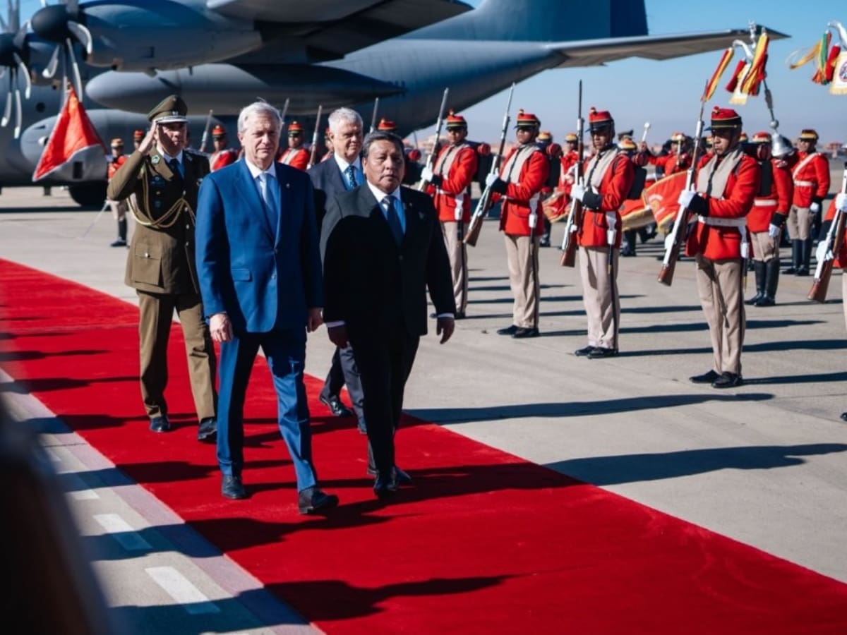 “Hoy dejamos de darnos la espalda”: Presidente Kast concreta visita de Estado a Bolivia y firma acuerdos con Rodrigo Paz