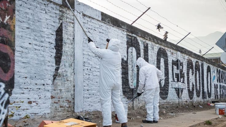 Peñalolén borra murales de barras bravas en eje Grecia: alcalde apunta a “control territorial” y violencia