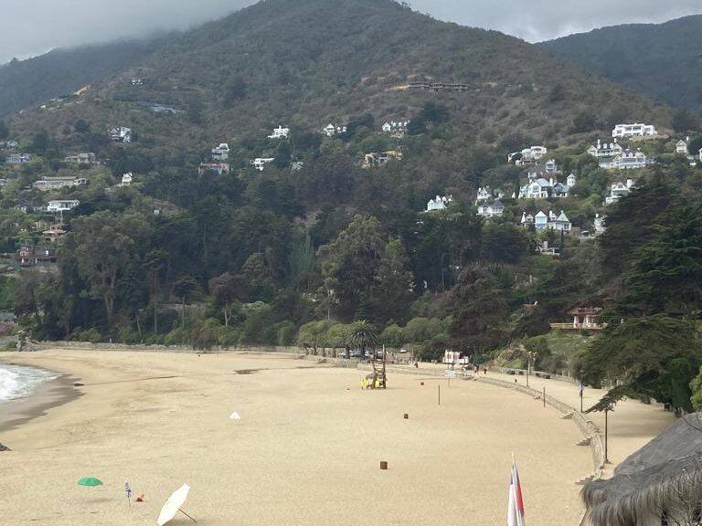 Aprueban modificaciones a polémica ordenanza municipal en Zapallar: se restringe la circulación a menores de 14