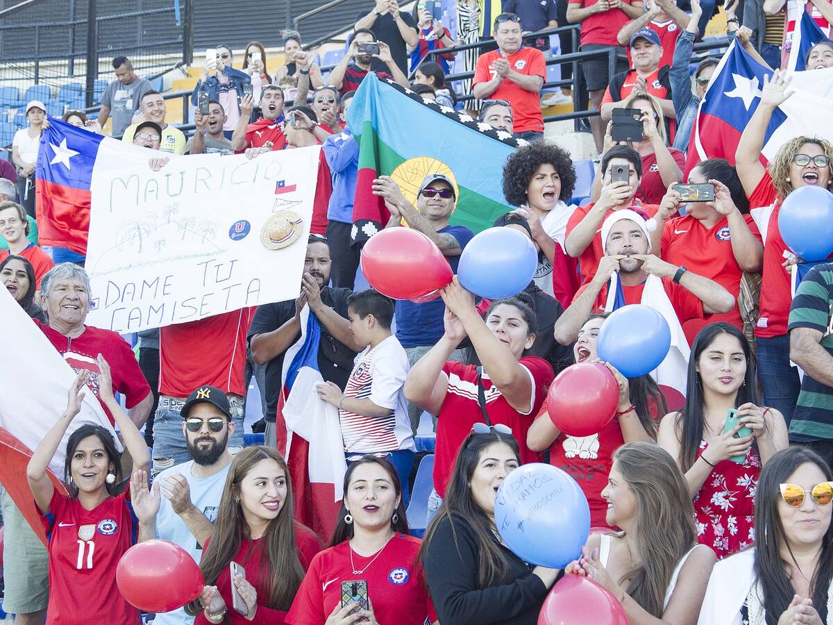 Furor pese al aforo y valor: Hinchas de la Roja arrasaron en la inscripción para el sorteo de entradas con miras al duelo ante Brasil