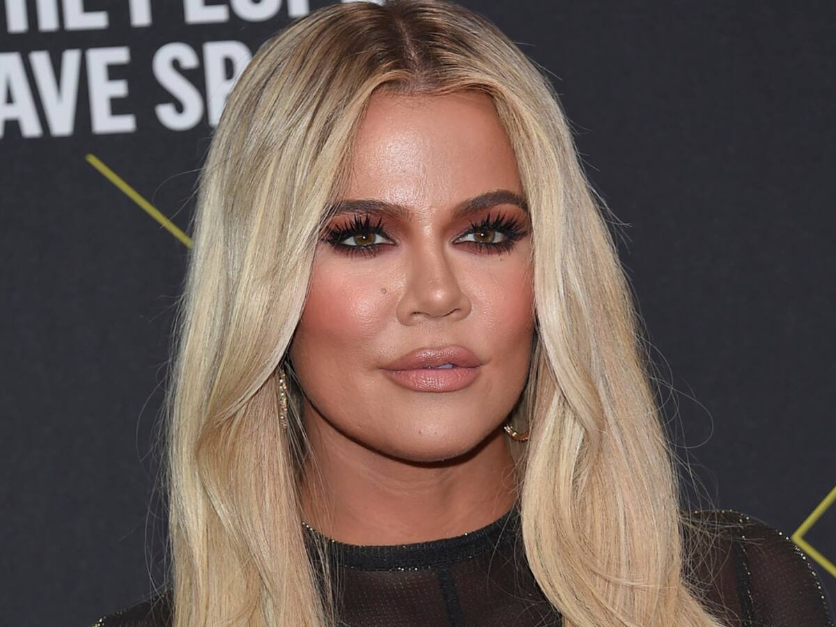 Khloé Kardashian y su equipo están tratando de eliminar una foto en la que muestra su cuerpo sin retoques