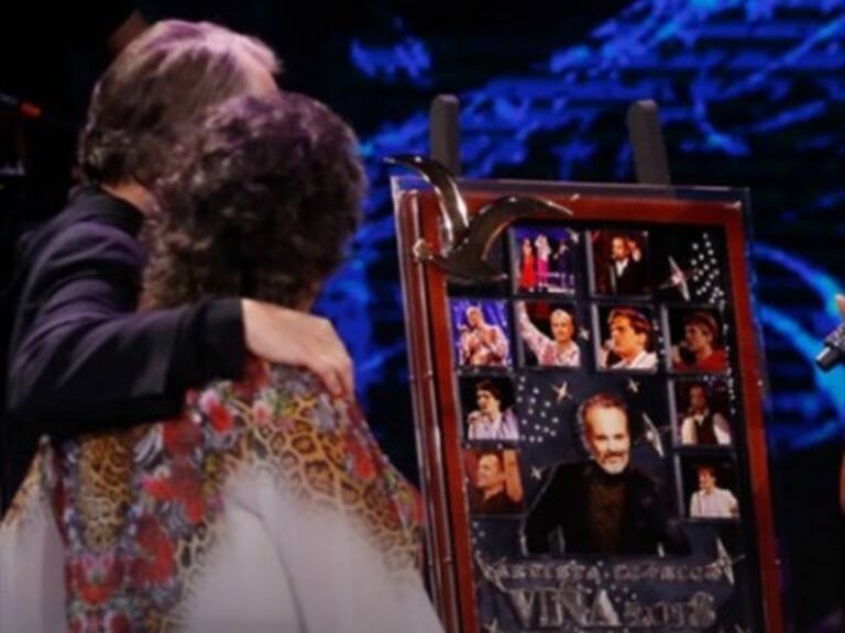 Los memes que dejó el criticado collage con el que se premió a Miguel Bosé en Viña